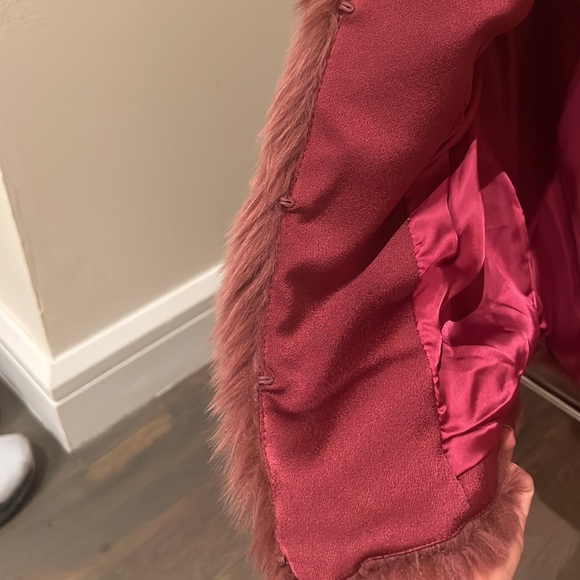 Aritzia Babaton Magenta Crop Faux Fur Jacket - Picture 6 of 15